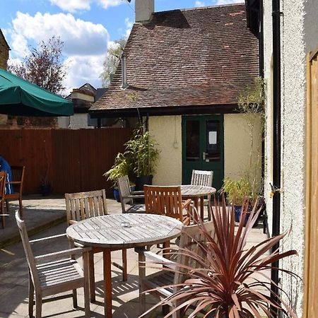 Sir Douglas Haig Inn Effingham Екстериор снимка