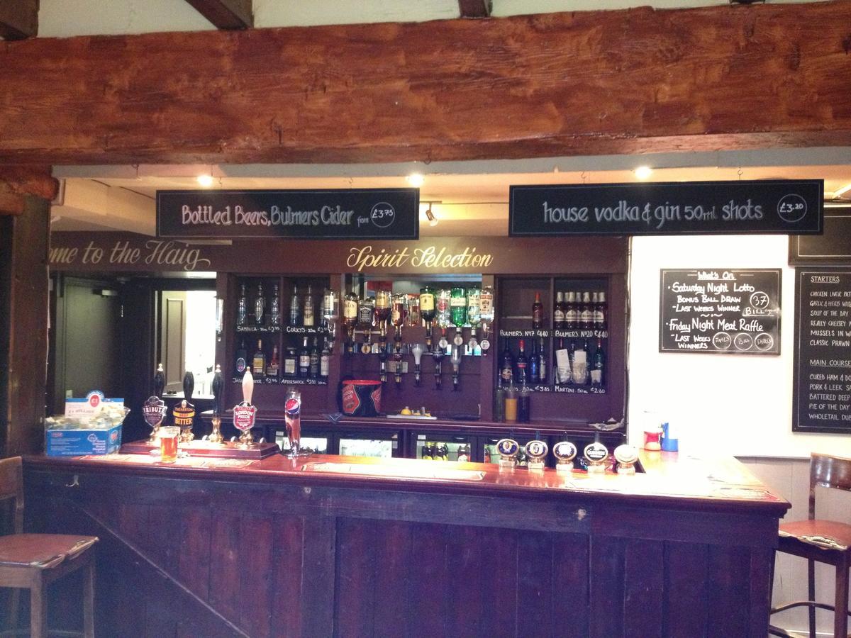 Sir Douglas Haig Inn Effingham Екстериор снимка