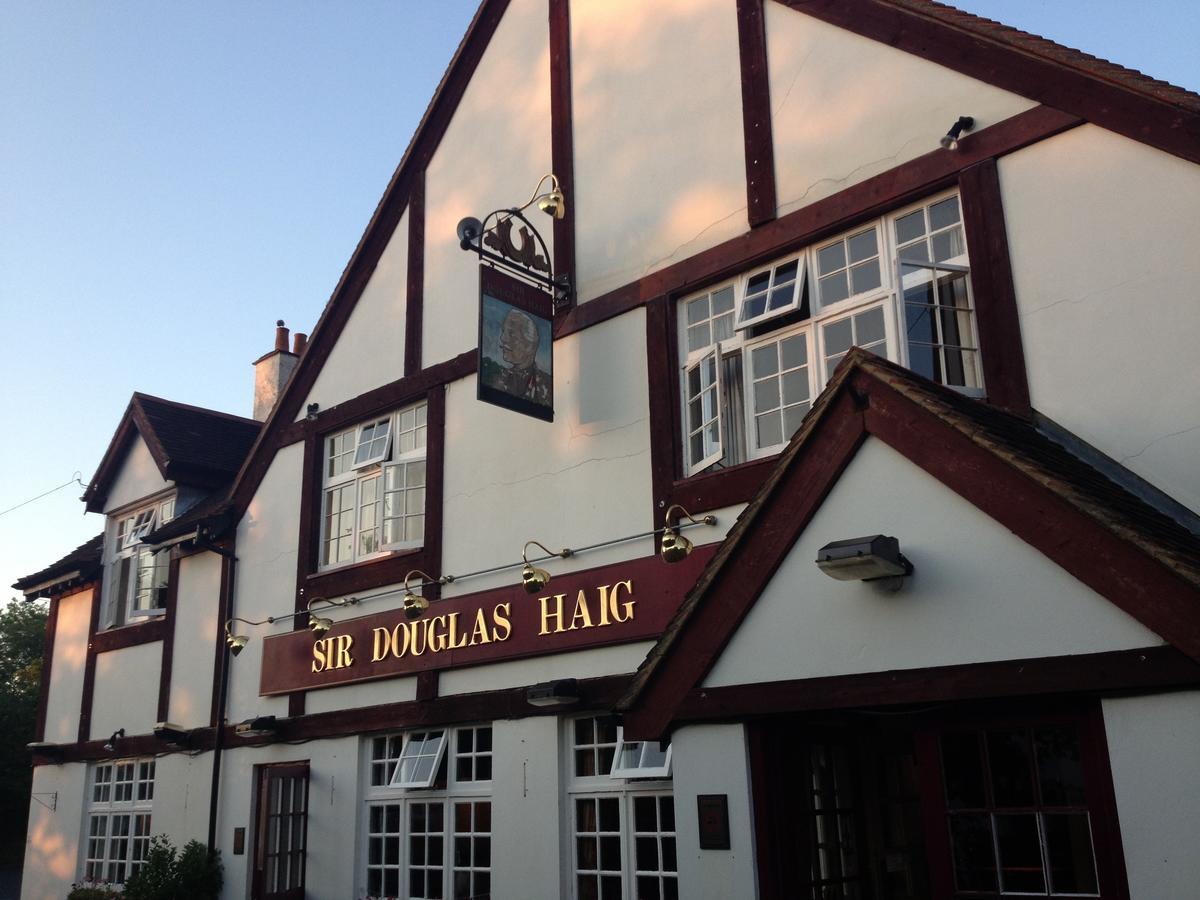 Sir Douglas Haig Inn Effingham Екстериор снимка