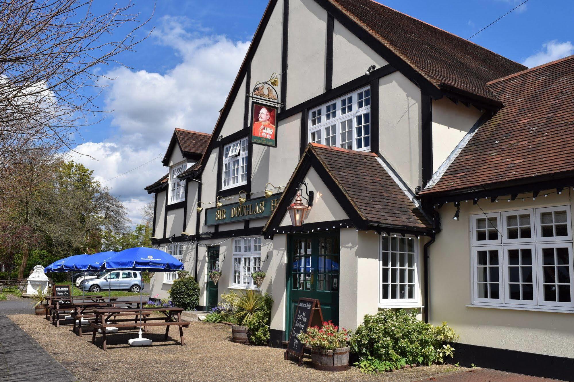 Sir Douglas Haig Inn Effingham Екстериор снимка