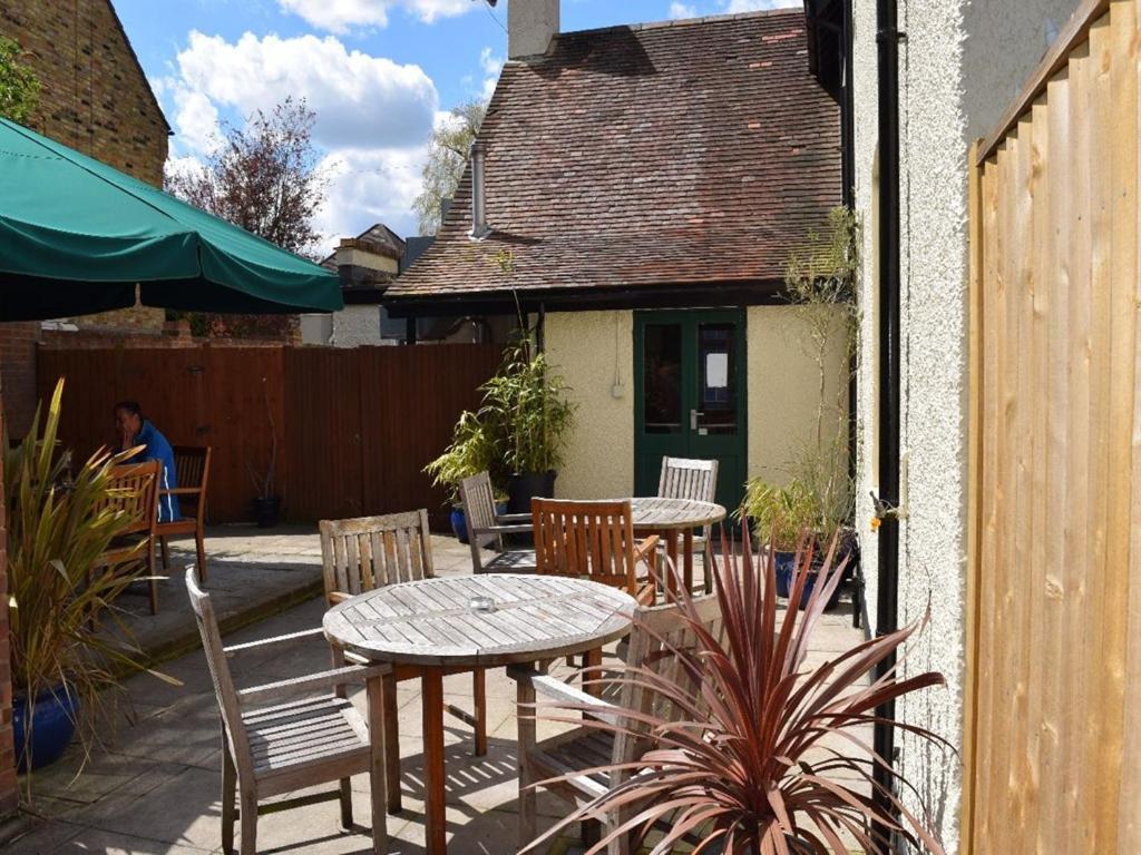 Sir Douglas Haig Inn Effingham Екстериор снимка
